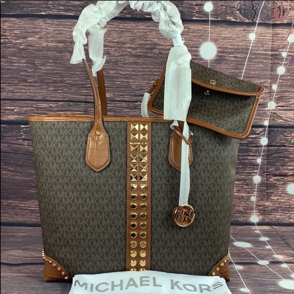 Michael Kors Handbags - 👜NEW MICHAEL KORS EVA STUDDED LARGE SIGNATURE PVC